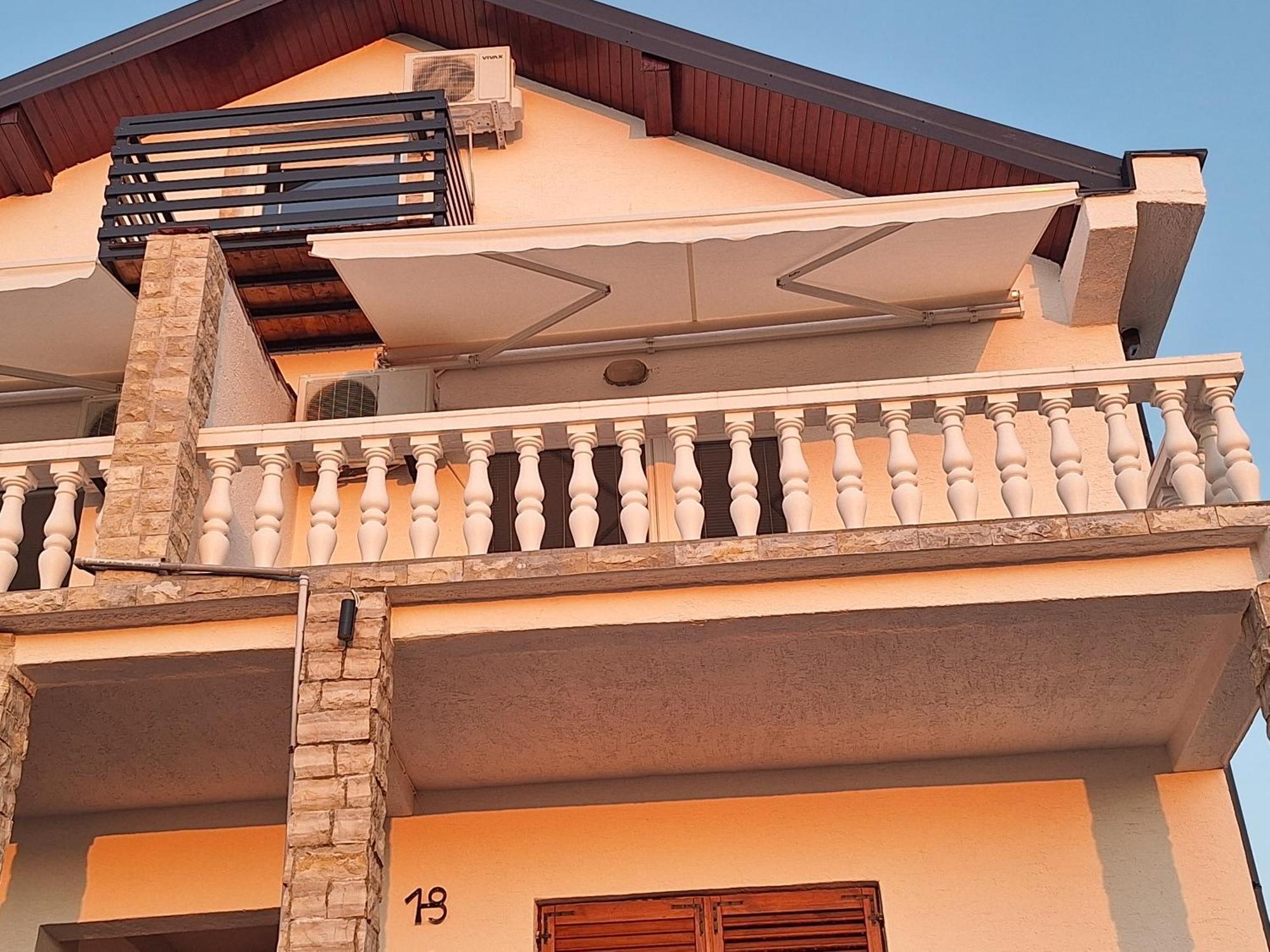 Apartments Cetiri Sestrice Novigrad  Eksteriør bilde